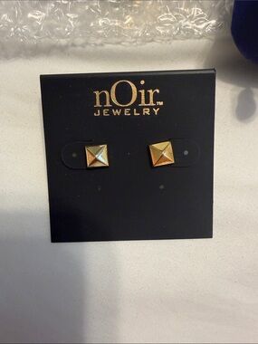 nOir Jewelry Gold Pyramid Stud Earrings - Small Square Studs
